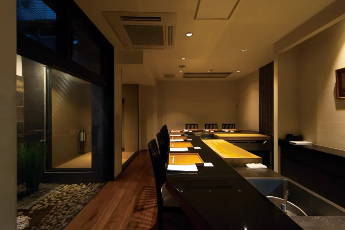 日本料理 晴山 店内