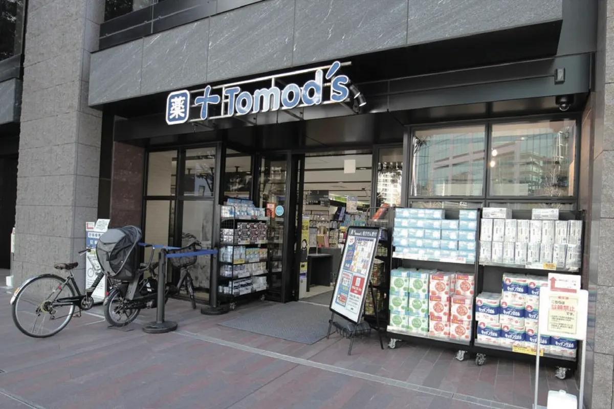 トモズ 白金高輪店 外観