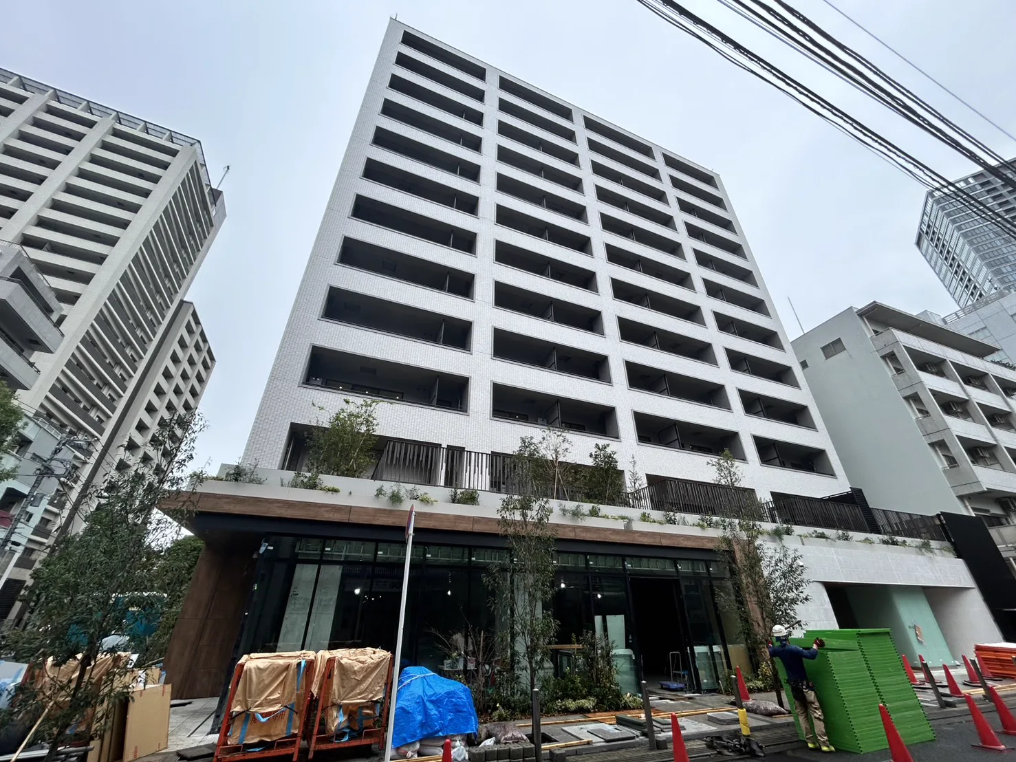 2026年9月7日に正面から撮影したザ・パークハビオ白金高輪の建物外観