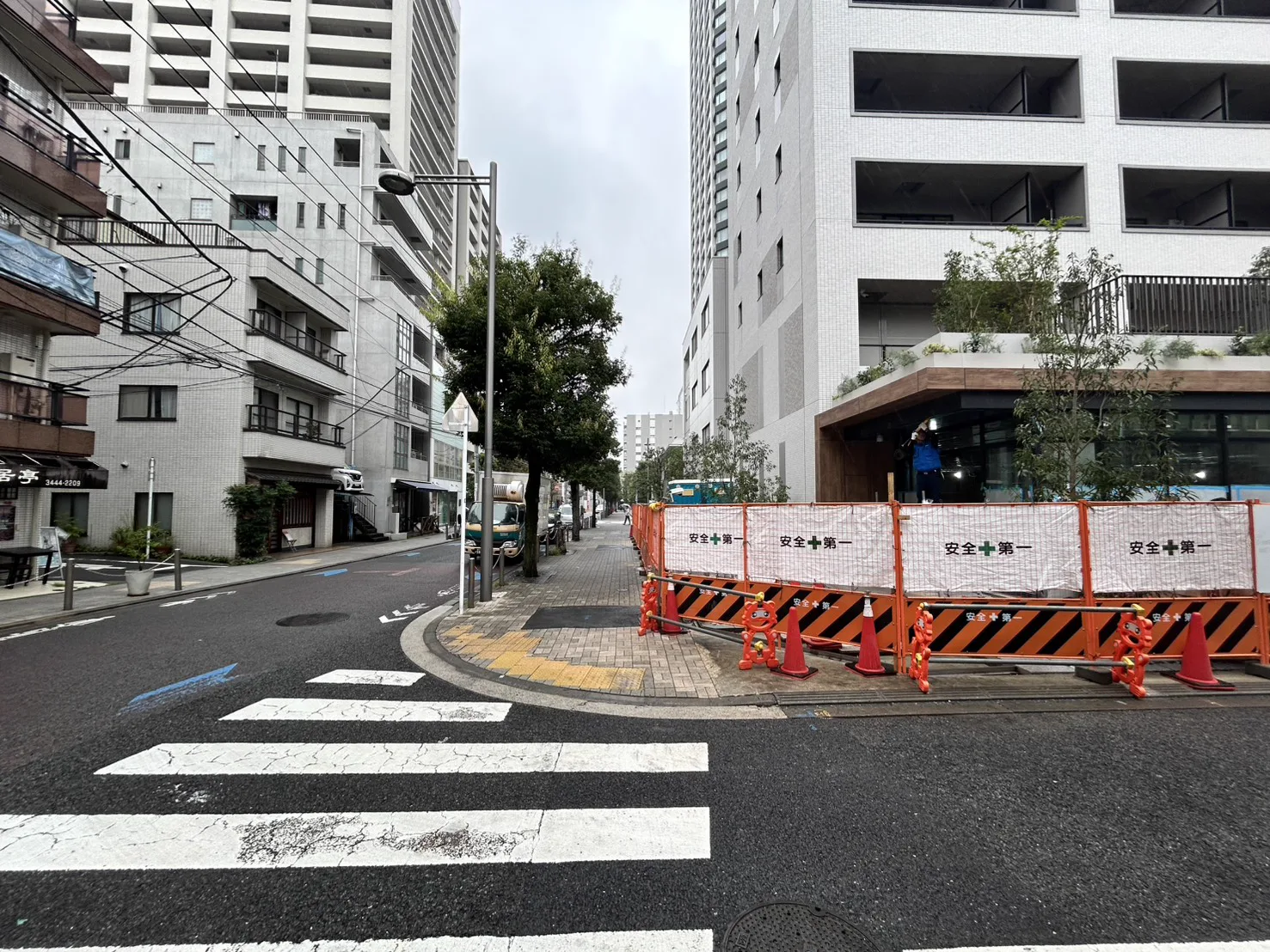 ザ・パークハビオ白金高輪に面する周辺道路の現地写真
